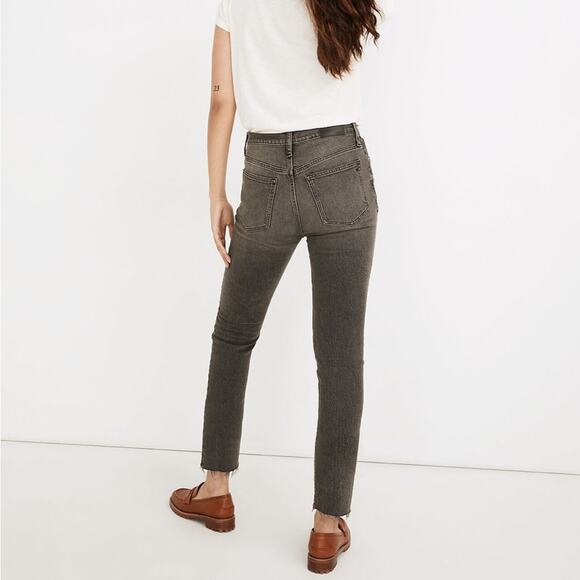 Madewell The Petite Perfect Vintage Jean in Cosner Wash: Knee-Rip Edition Sz 26P - Picture 2 of 15